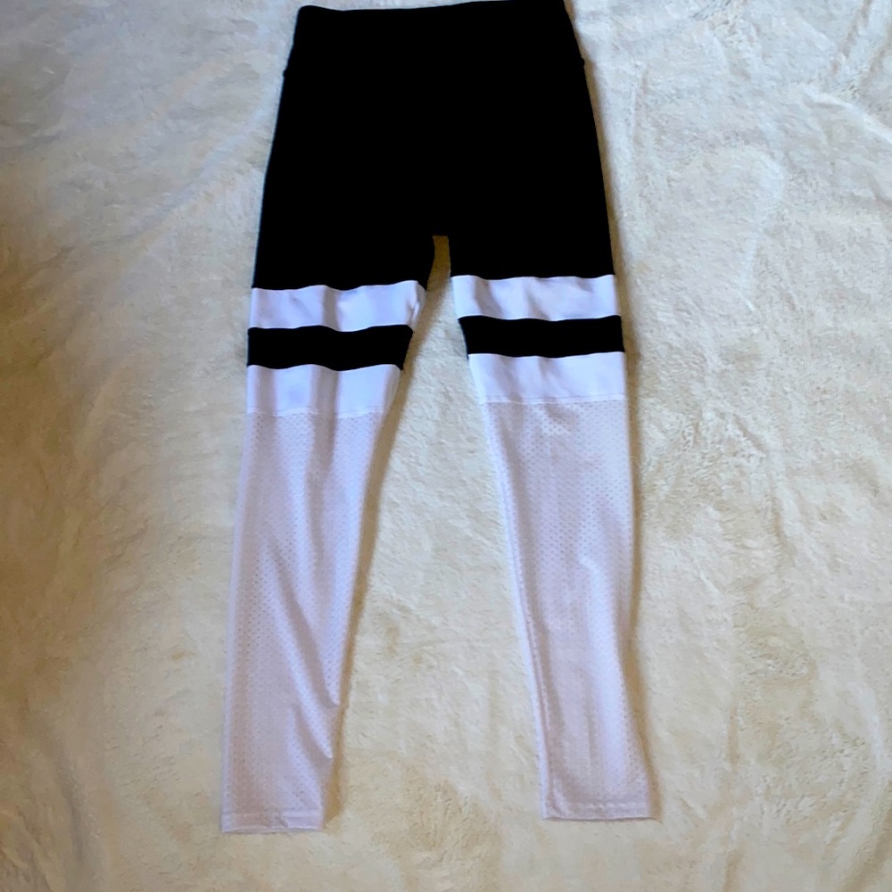 Black and White High Waisted Workout Pants Size Small 🖤